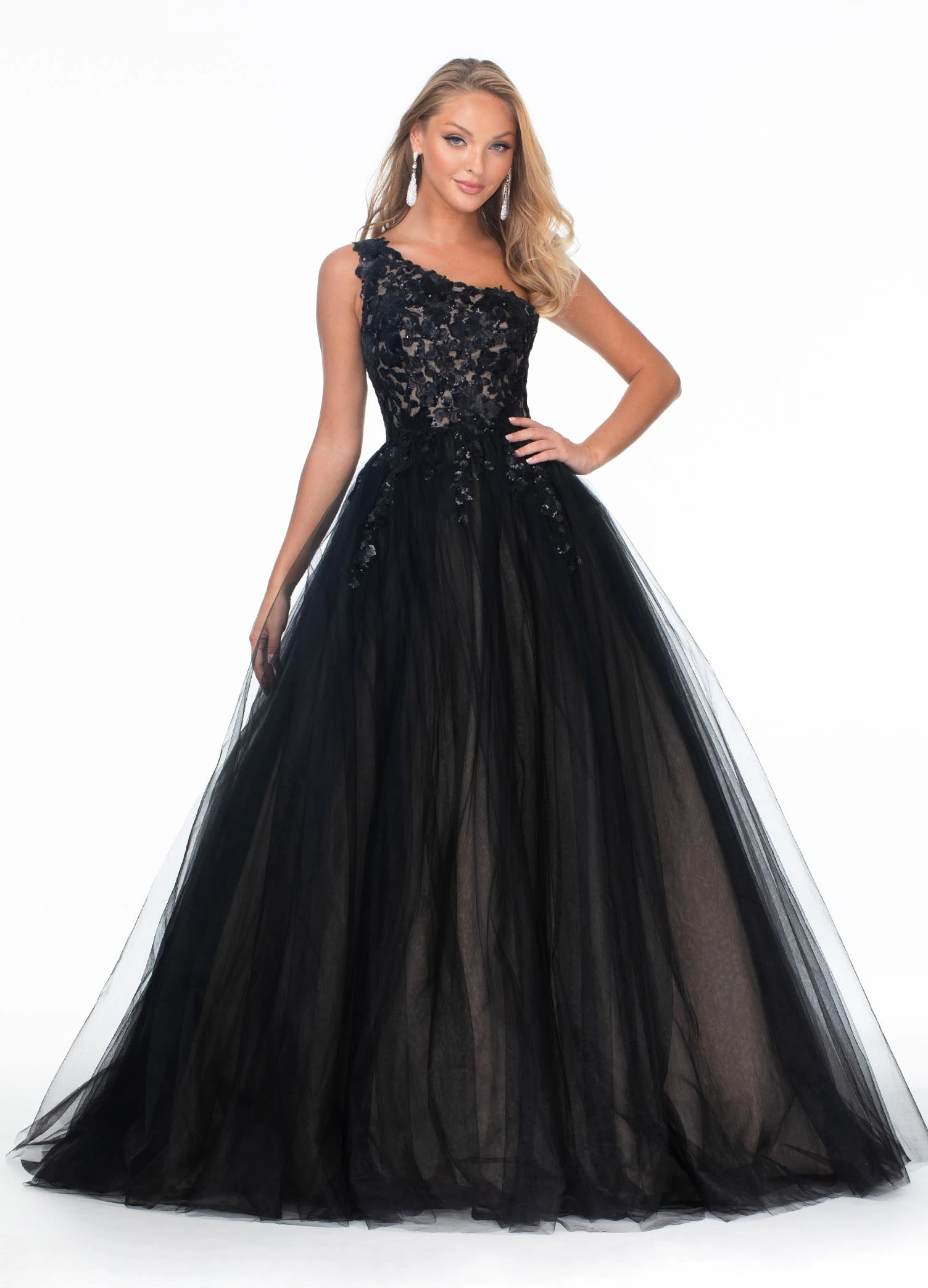 Ashley Lauren - 11004 | Runway Fashion Haus 1 Ashley Lauren - 11004 | Runway Fashion Haus