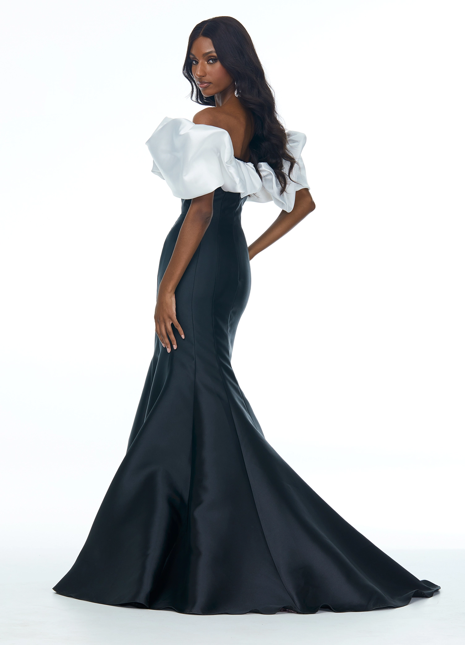 Ashley Lauren - 11057 | Runway Fashion Haus 4 Ashley Lauren - 11057 | Runway Fashion Haus - Image 4